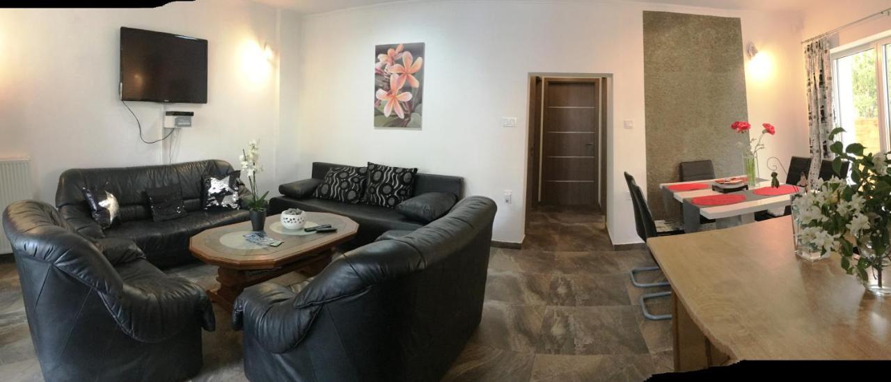 Frangipani Apartment *