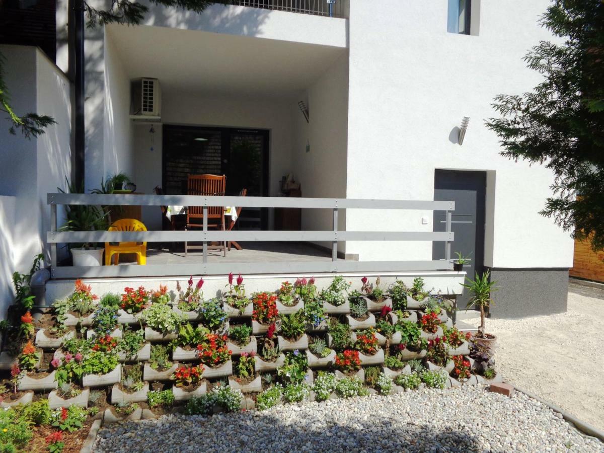 Frangipani Apartment